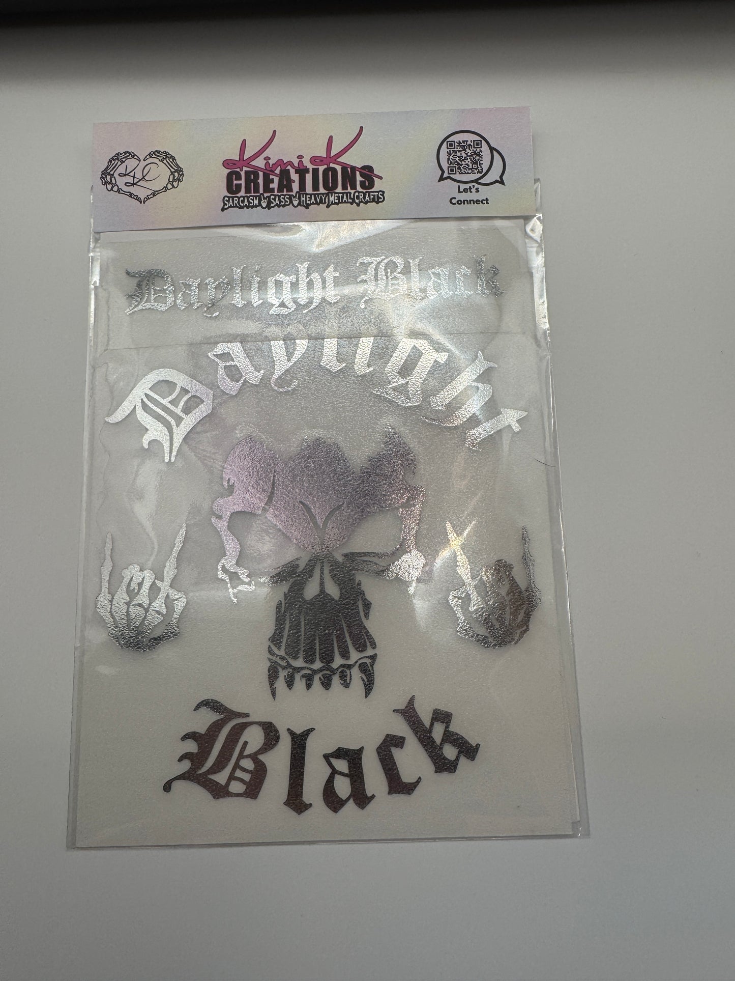 Daylight Black 6x4 inch Skull Decal with Bonus 4 inch decal